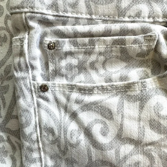 White House Black Market Gray and White Paisley Print Slim Ankle Jean Sz 6 NWOT - Picture 3 of 13